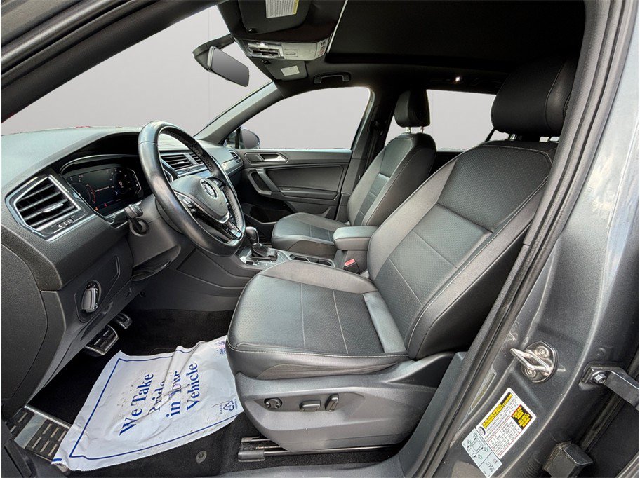 Used 2019 Volkswagen Tiguan SEL Premium R-Line FWD image 2