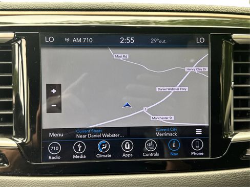 Used 2019 Chrysler Pacifica Touring-L FWD image 25