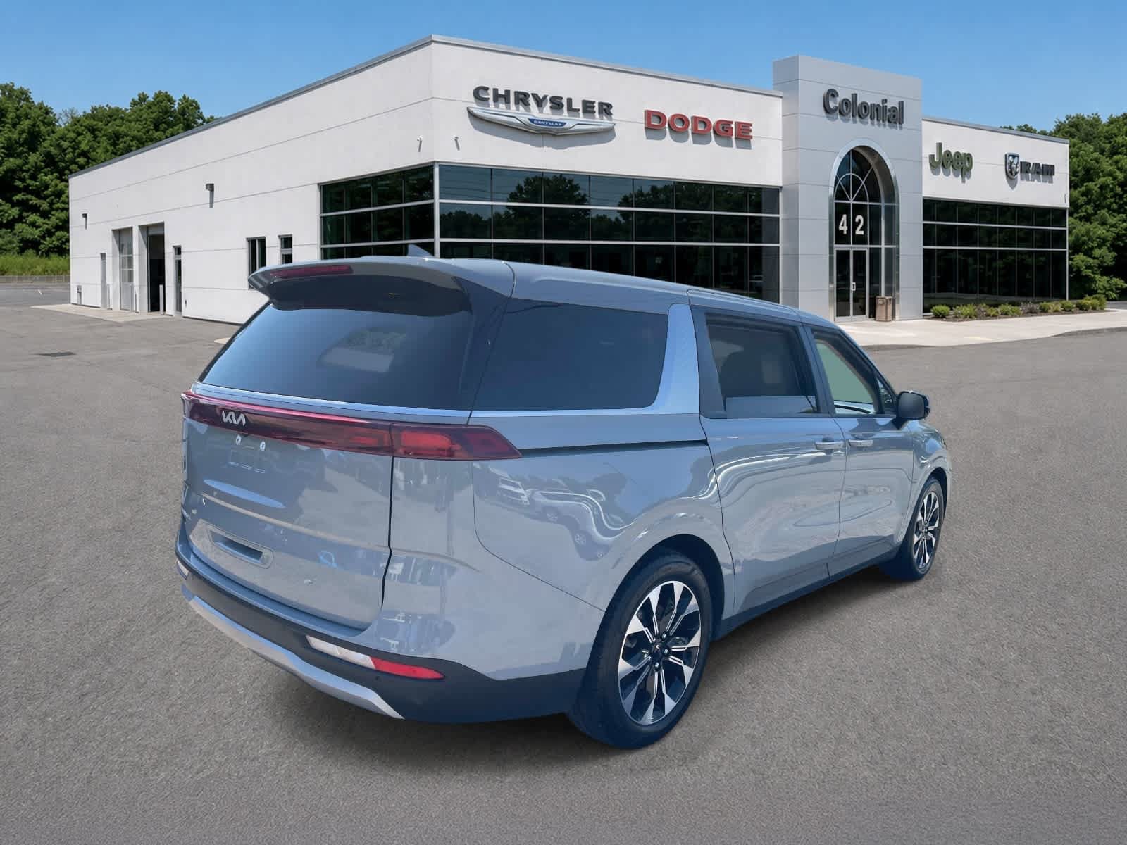 Used 2024 Kia Carnival EX FWD image 8