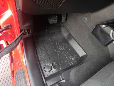 Used 2018 Jeep Wrangler Unlimited Sport S image 22