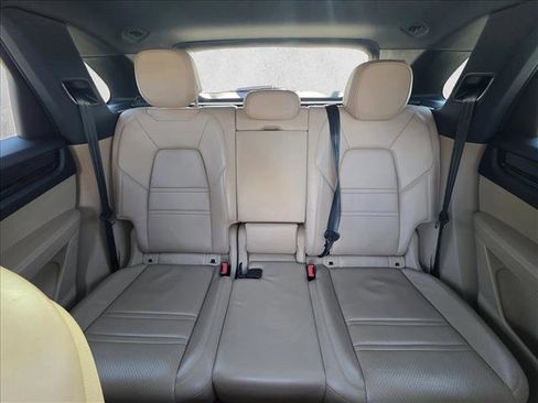 Used 2019 Porsche Cayenne w/ Premium Plus Package image 13