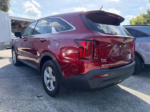 Used 2023 Kia Sorento LX FWD image 8