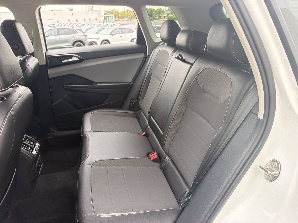 Used 2022 Volkswagen Taos SE FWD image 22