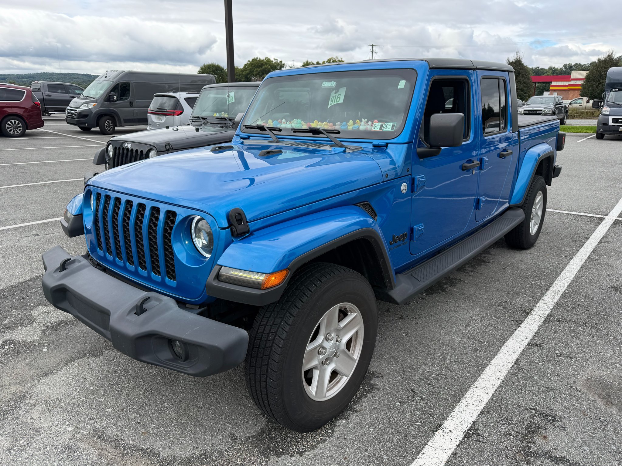 Used 2021 Jeep Gladiator Sport AWD/4WD image 2