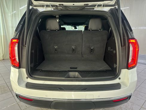 Certified 2021 GMC Yukon SLT w/ SLT Luxury Plus Package AWD/4WD image 8