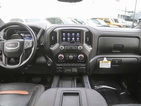 Used 2022 GMC Sierra 2500 AT4 w/ AT4 Premium Plus Package image 10