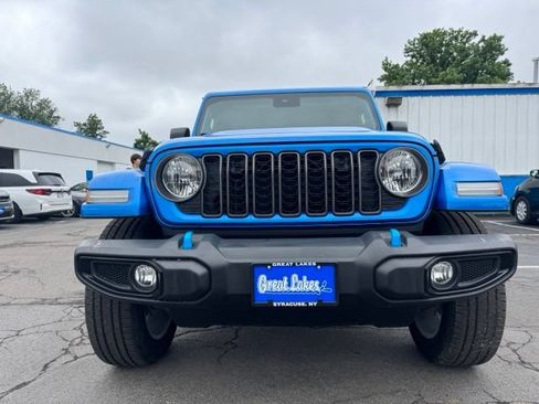 Used 2024 Jeep Wrangler Unlimited w/ Convenience Group AWD/4WD image 7
