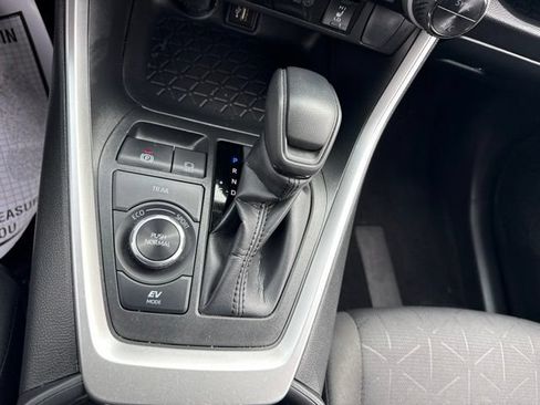 Used 2025 Toyota RAV4 XLE w/ Convenience Package AWD/4WD image 21