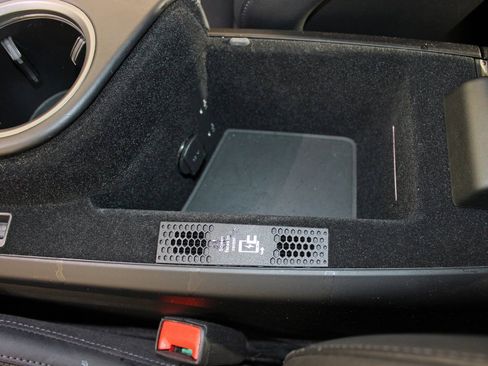 Used 2023 Porsche Taycan 4S image 33