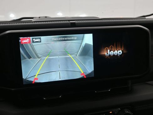 Used 2024 Jeep Wrangler Unlimited Rubicon AWD/4WD image 16