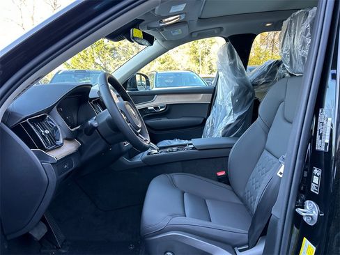 New 2026 Volvo XC90 B5 Core image 10