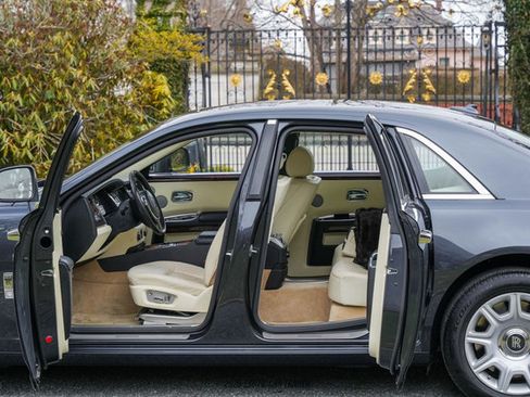 Used 2011 Rolls-Royce Ghost image 30