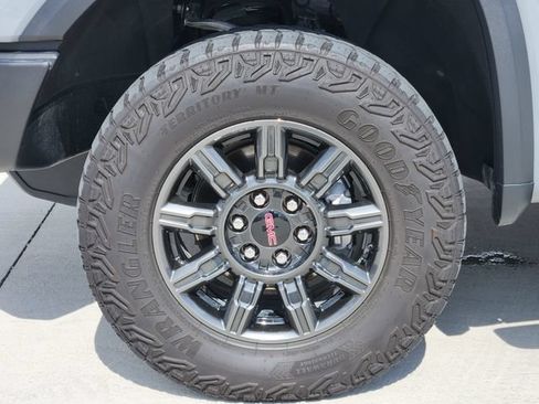Used 2024 GMC Sierra 1500 AT4X AWD/4WD image 7