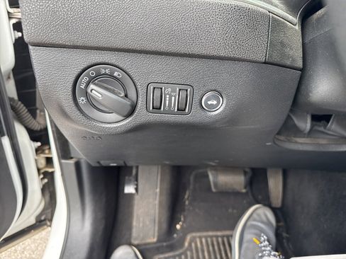 Used 2012 Dodge Charger SE image 18