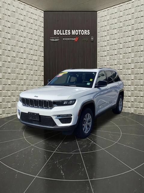 Used 2023 Jeep Grand Cherokee Limited AWD/4WD image 14