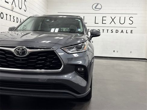 Used 2020 Toyota Highlander Limited image 25