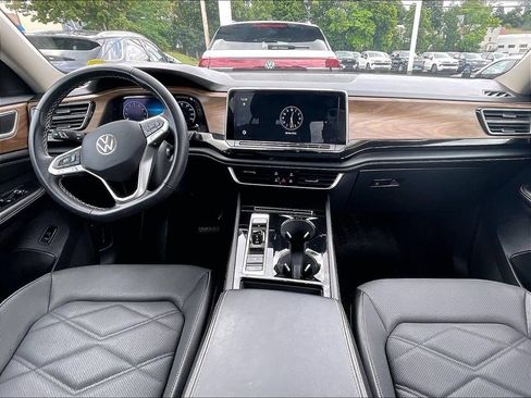 Used 2024 Volkswagen Atlas SE w/ Panoramic Sunroof Package AWD/4WD image 22