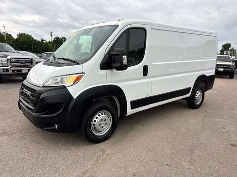 Used 2025 RAM ProMaster 2500 w/ Convenience Group FWD image 6