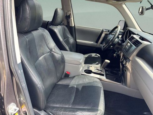 Used 2011 Toyota 4Runner SR5 w/ Premium Pkg w/Leather RWD image 17
