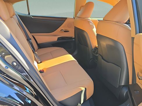 New 2025 Lexus ES 350 w/ Premium Package image 9