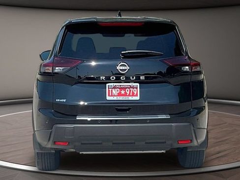 Certified 2026 Nissan Rogue SV FWD image 4