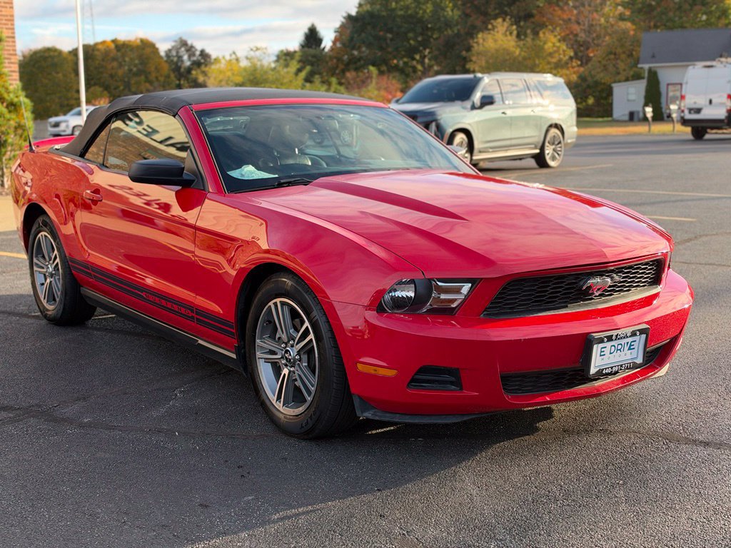 Used 2010 Ford Mustang Convertible RWD image 7