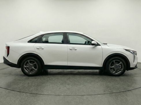 Used 2025 Kia K4 LXS image 5
