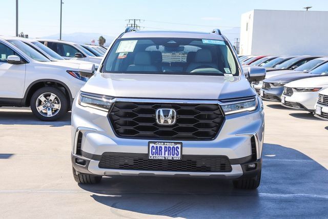 Used 2023 Honda Pilot Touring image 3