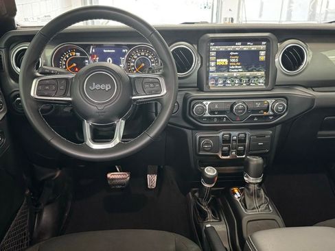 Certified 2022 Jeep Wrangler Unlimited Sahara AWD/4WD image 11