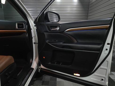 Used 2019 Toyota Highlander Limited Platinum image 37