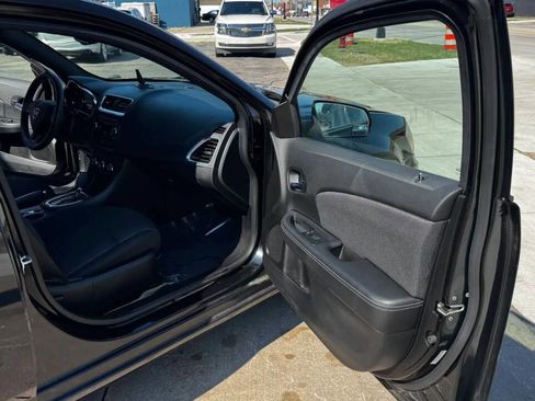 Used 2014 Dodge Avenger SE image 12