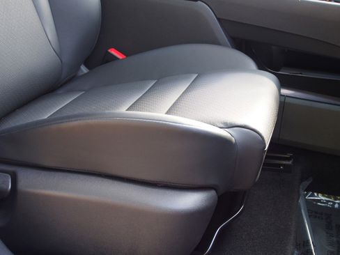 Used 2023 Nissan Rogue SV w/ SV Premium B Package image 12