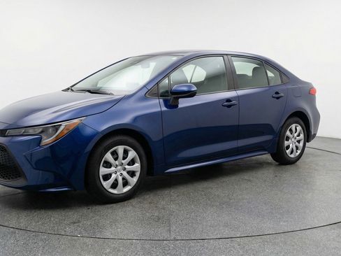 Used 2025 Toyota Corolla LE image 3