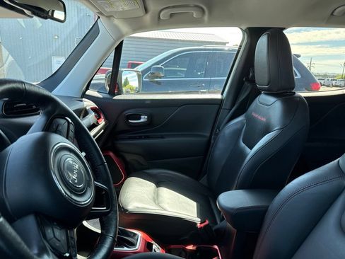 Used 2022 Jeep Renegade Trailhawk AWD/4WD image 8
