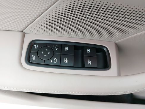 New 2025 Porsche Taycan image 30