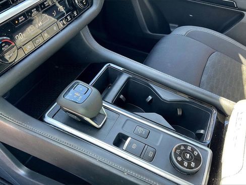 Used 2024 Nissan Pathfinder SV image 26