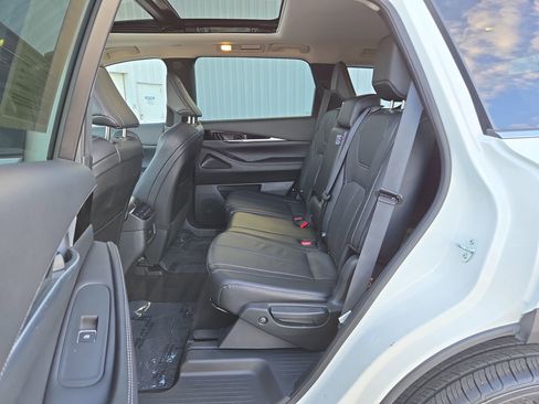 Used 2025 INFINITI QX60 Pure image 17