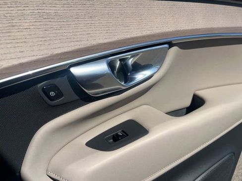 New 2026 Volvo XC90 B6 Plus w/ Protection Package Premier image 30