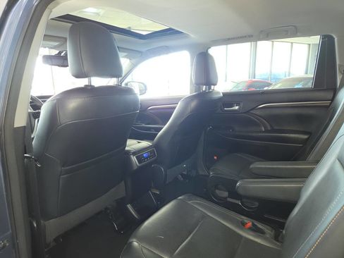 Used 2016 Toyota Highlander Limited w/ Driver Technology Package AWD/4WD image 22