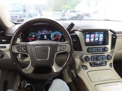 Used 2020 GMC Yukon XL Denali RWD image 25
