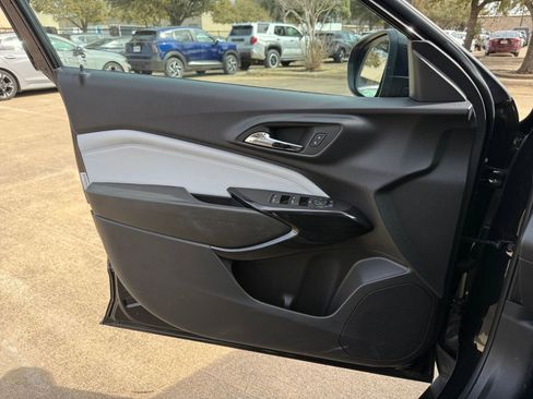 Used 2025 Chevrolet Trax LT image 18