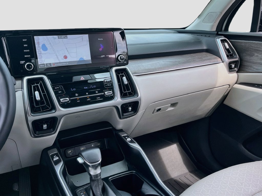 Used 2022 Kia Sorento EX w/ Panoramic Sunroof Package FWD image 24