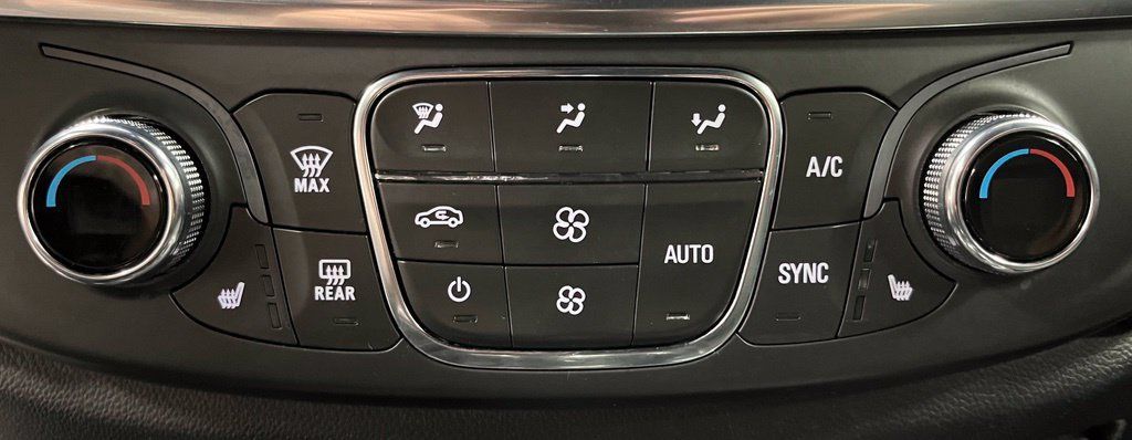 Used 2023 Chevrolet Traverse LT AWD/4WD image 38