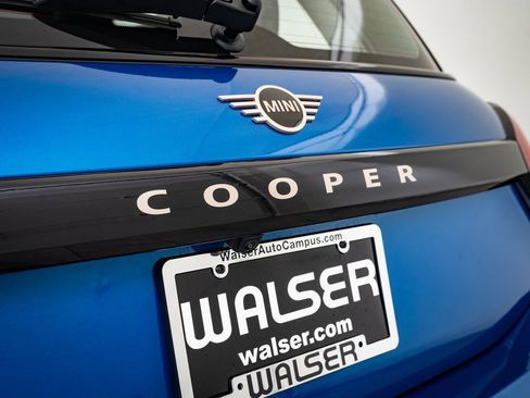 Certified 2025 MINI Cooper 2-Door Hardtop image 9