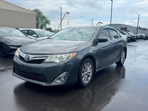 Used 2013 Toyota Camry XLE w/ Leather Pkg FWD image 2