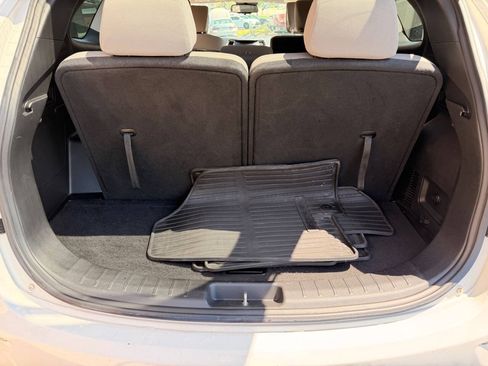 Used 2017 Hyundai Santa Fe SE AWD/4WD image 12