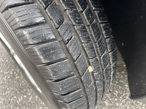 Used 2021 Chevrolet Traverse LT image 34