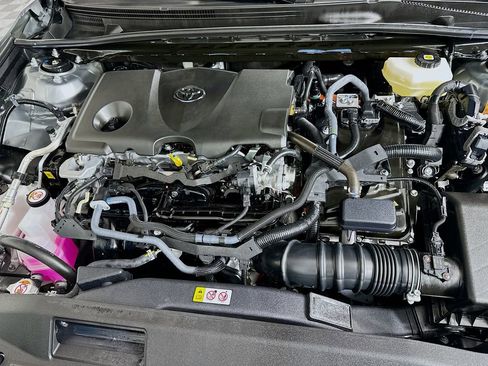 Used 2025 Toyota Camry SE image 31