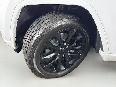 Used 2021 Jeep Grand Cherokee Laredo X AWD/4WD image 38