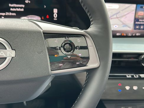 Certified 2025 Nissan Murano SL image 17